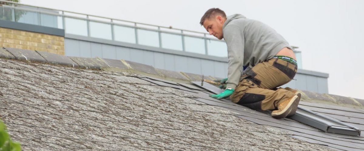 Pourquoi entretenir régulièrement sa toiture est indispensable ? artisan st LOMME